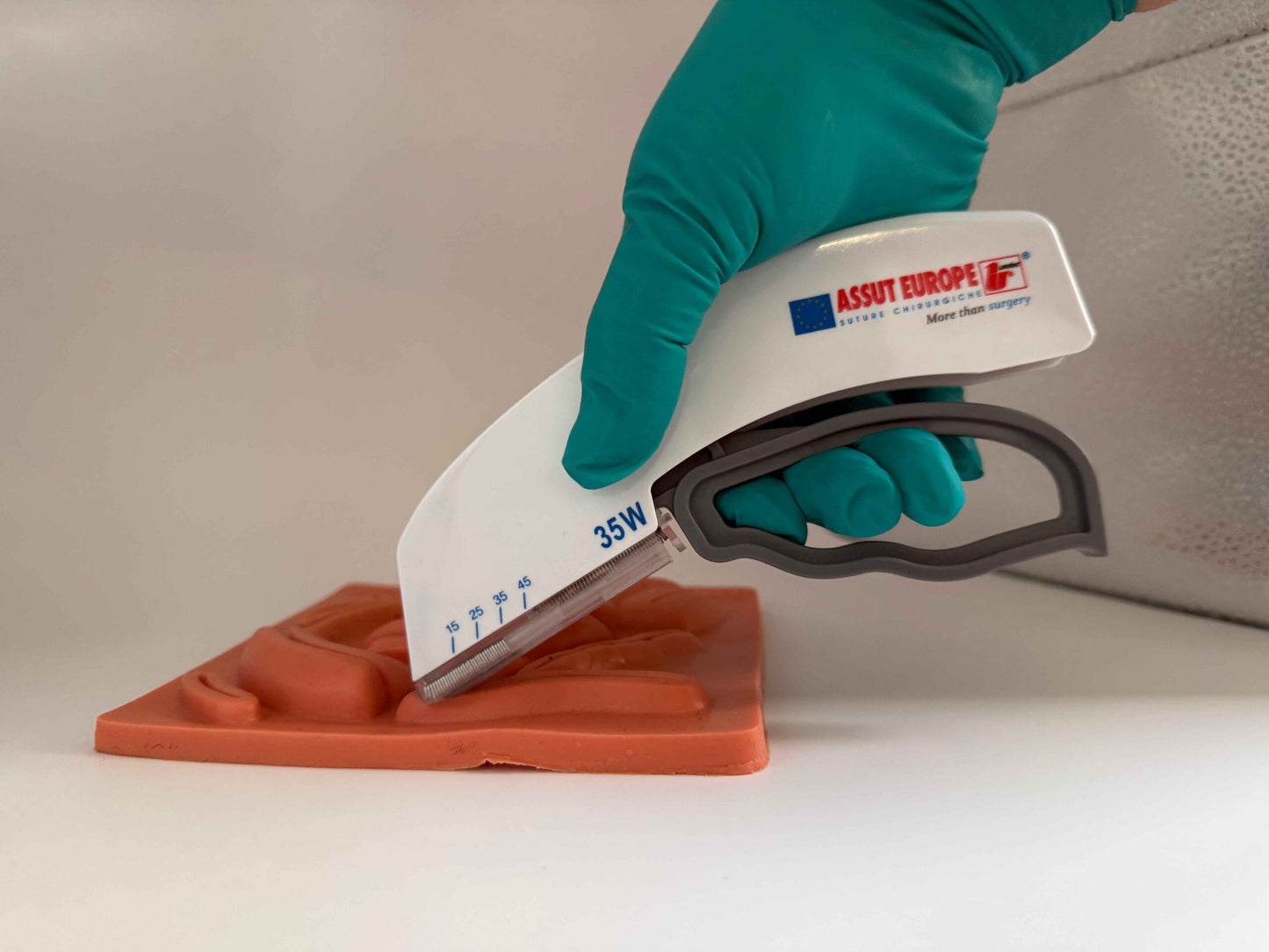 Disposable Skin Stapler – Wide, 35 Staples (Box of 10), Veterinary Use Only